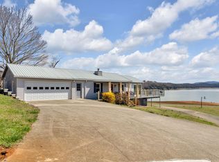 2023 Oak Grove Rd, Dandridge, TN 37725