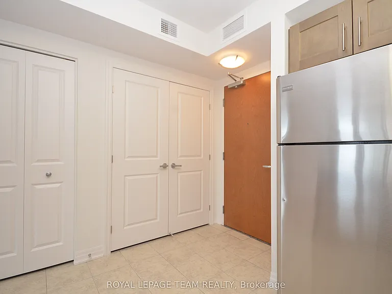 242 Rideau St #404 — Photo 6