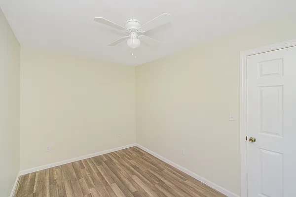 Sold by REMAX Elite | media 13