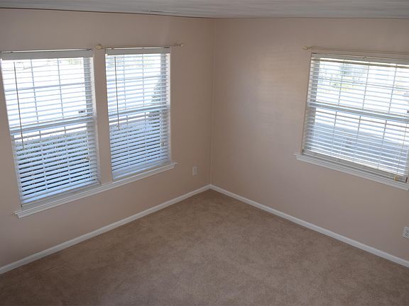 5th image of 301 Pebble Creek Dr