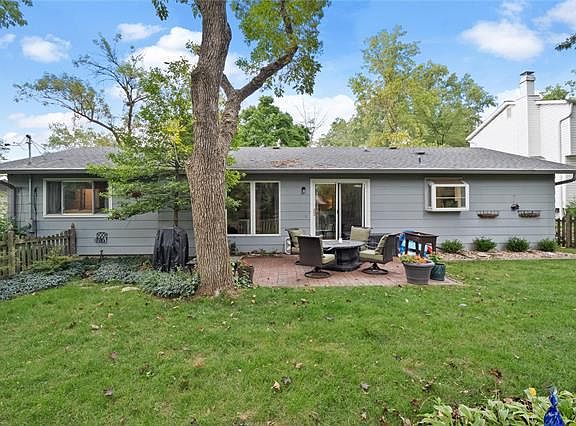 3rd image of 11734 Holly Springs Dr