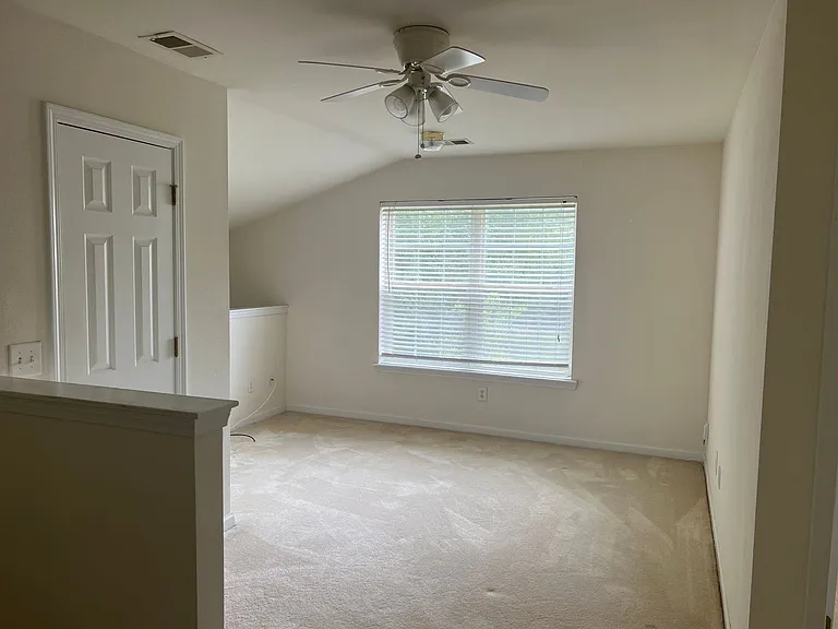 281 Connemara Dr #E — Photo 11