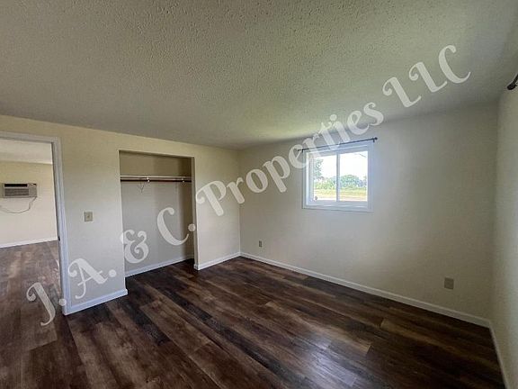 3rd image of 1548 Montgomery Ave