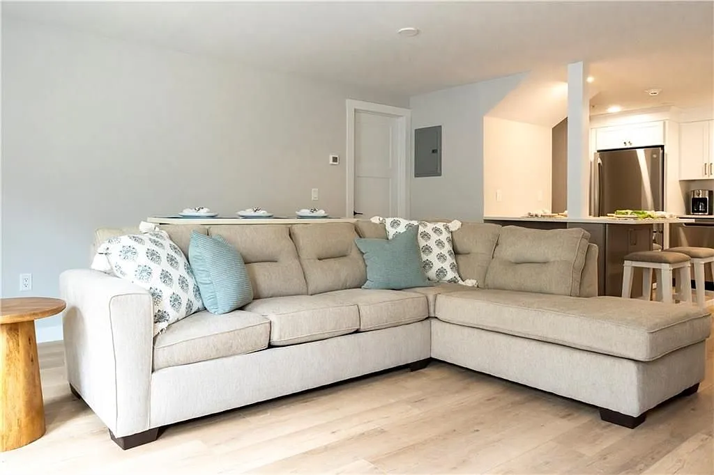 2 bed, 2.0 bath, 700 sqft, $3,200 — Photo 1