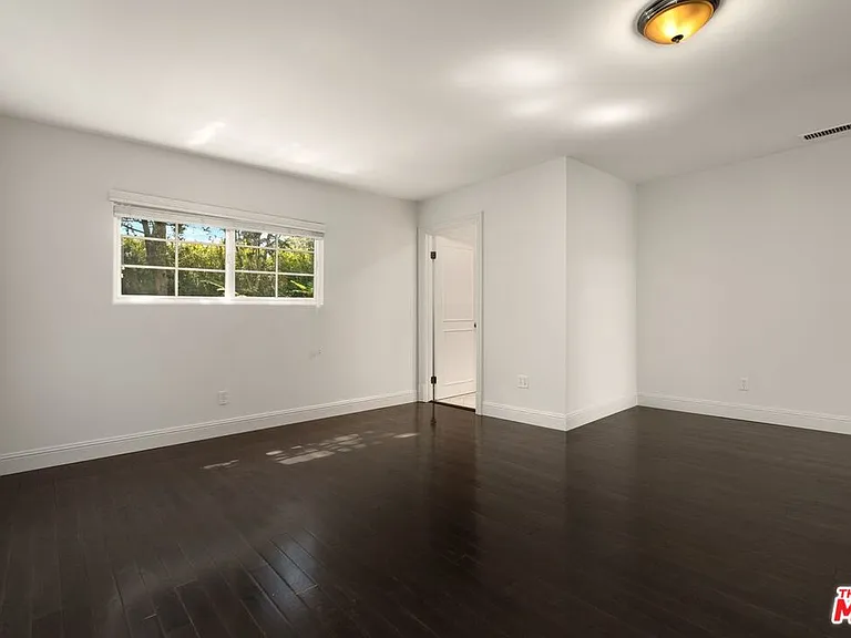 519 N Rexford Dr — Photo 24