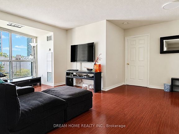 4th image of 7 Lorraine Dr #216