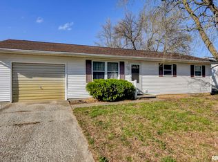 1217 W Sherman St, Taylorville, IL 62568