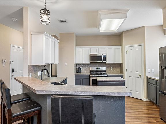 5th image of 1105 Connemara Ln