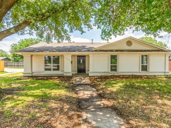 1317 Mount Vernon Dr, Mesquite, TX 75149