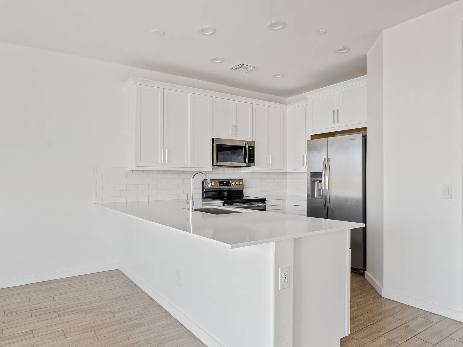 3 bed, 1310 sqft, $2,100 — Photo 3