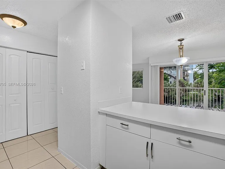 6225 Kendale Lakes Cir #253 — Photo 12