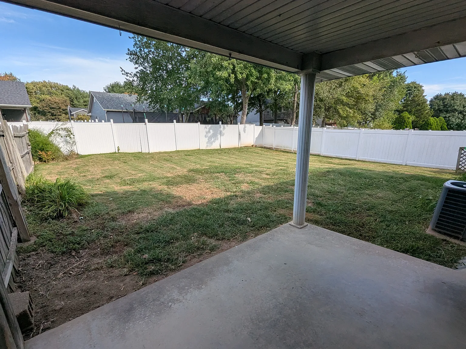 3 bed, 1.5 bath, 1300 sqft, $1,950 — Photo 3