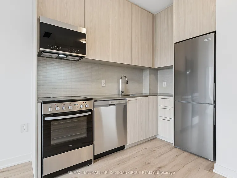7437 Kingston Rd #820 — Photo 3