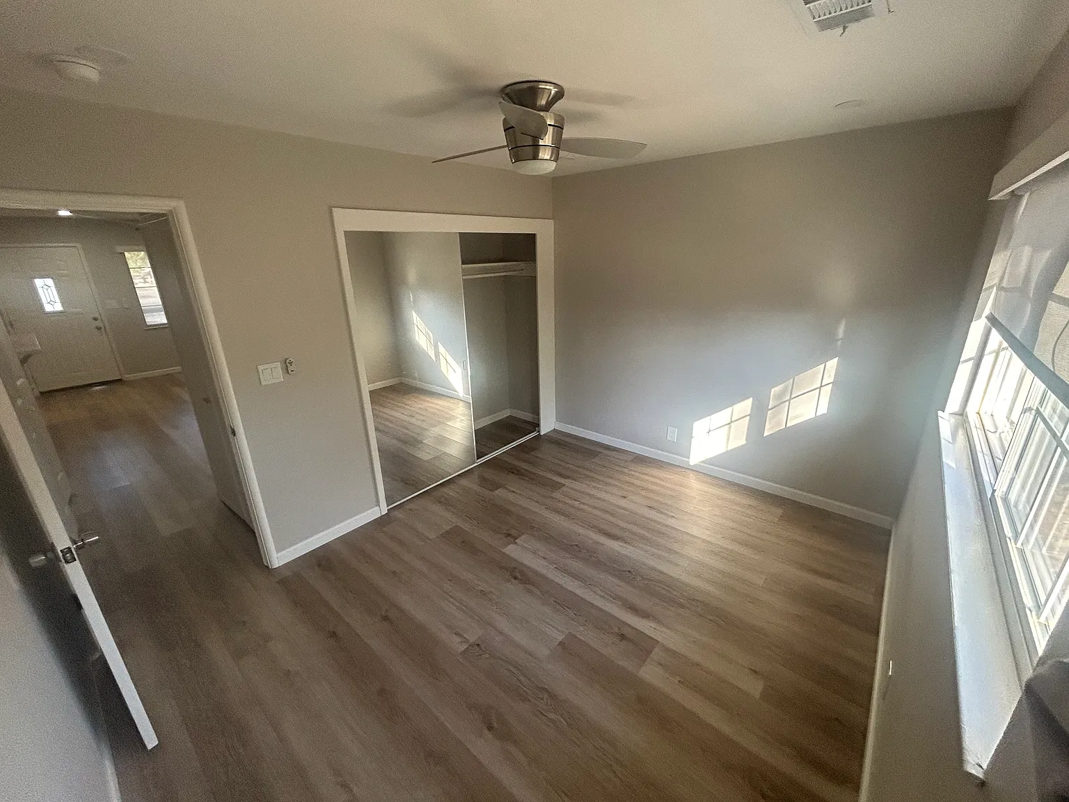 3 bed, 1038 sqft, $3,600 — Photo 2