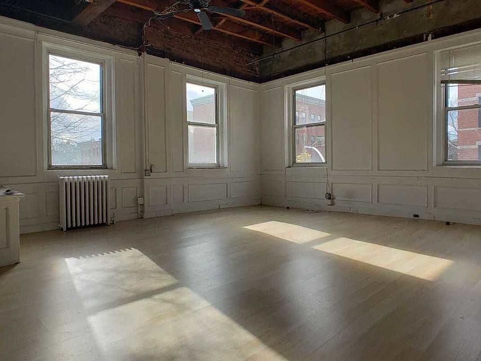2nd image of 230 Franklin St #G31