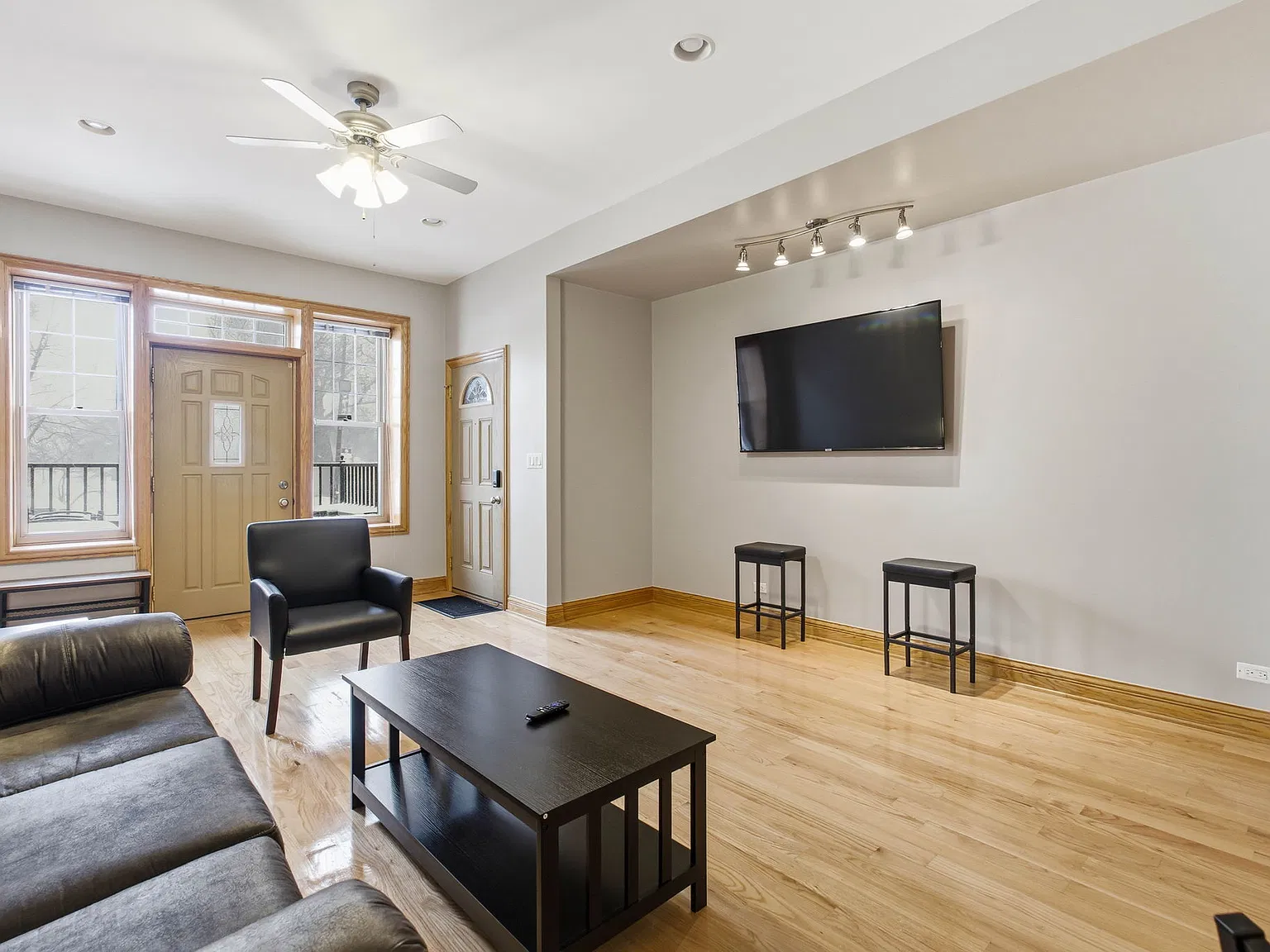 1 bed, 900 sqft, $2,200 — Photo 4