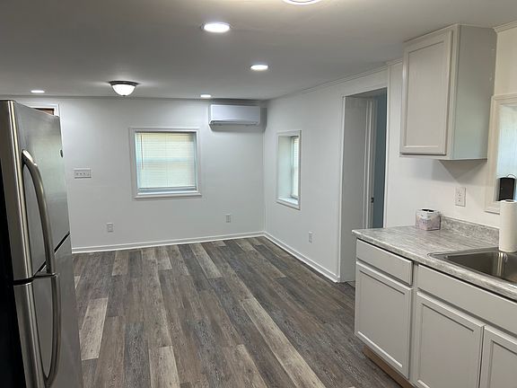 4th image of 101 Lucy St