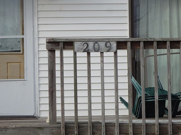 2nd image of 209 E Plaza Pl