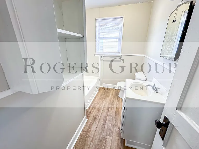 516 N Clark St — Photo 5