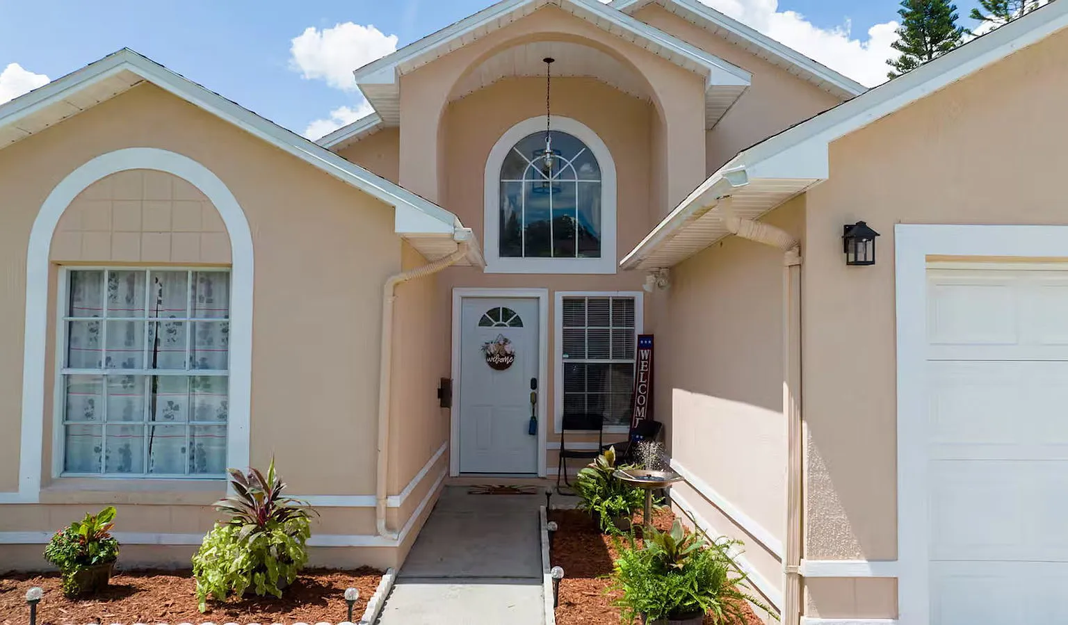 3 bed, 2.0 bath, 1344 sqft, $2,740 — Photo 1