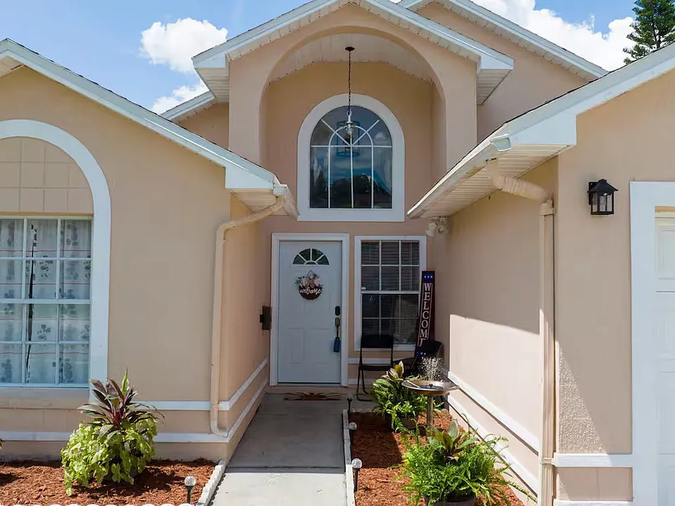 751 Country Woods Cir