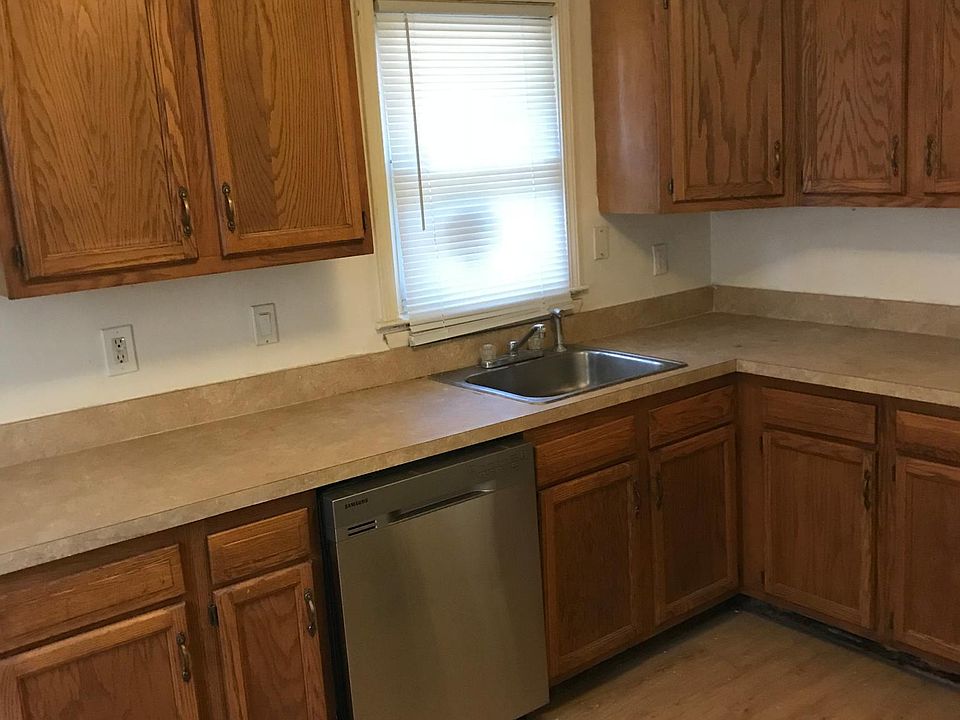 2nd image of 36010 Glen St