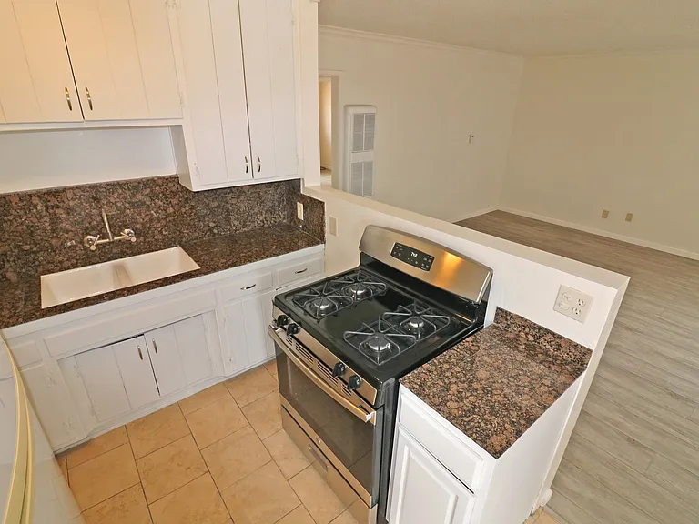 4760 Kansas St — Photo 3