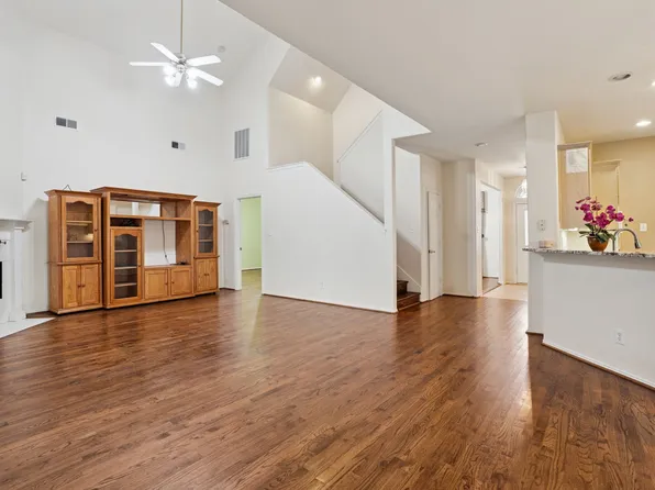 2036 Camelot Dr, Lewisville, TX 75067