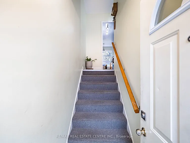49 Rhonda Rd #121 — Photo 4