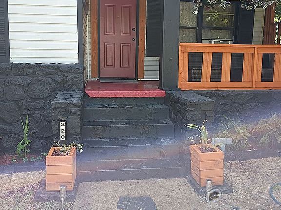 3rd image of 220 Nevada St