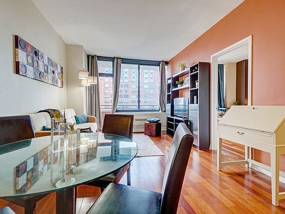 5th image of 389 Washington St APT 27B