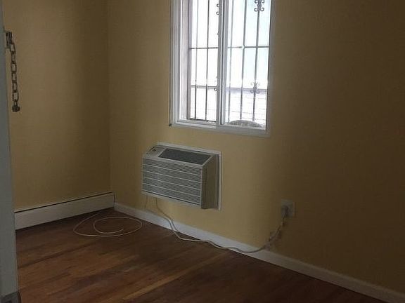2nd image of 1317 Putnam Ave