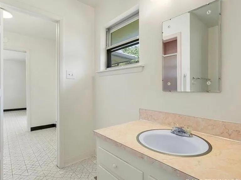4827 S Waco Ave — Photo 9