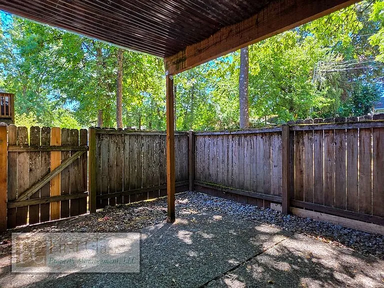 9555 SW Hall Blvd #7 — Photo 1