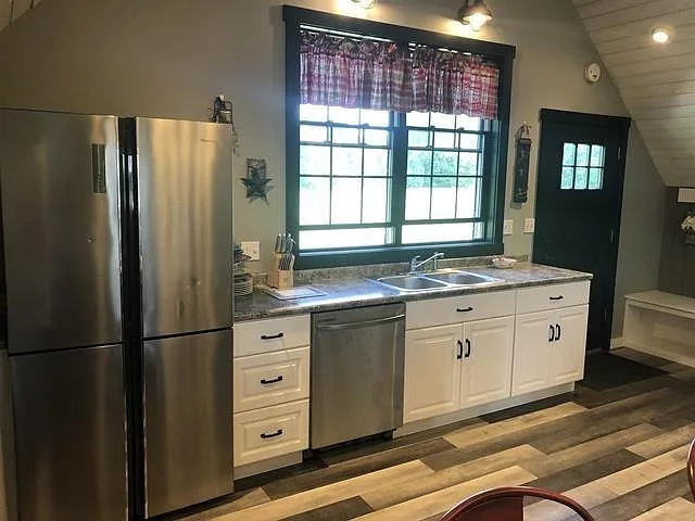 1090 Lakes Region Rd — Photo 4