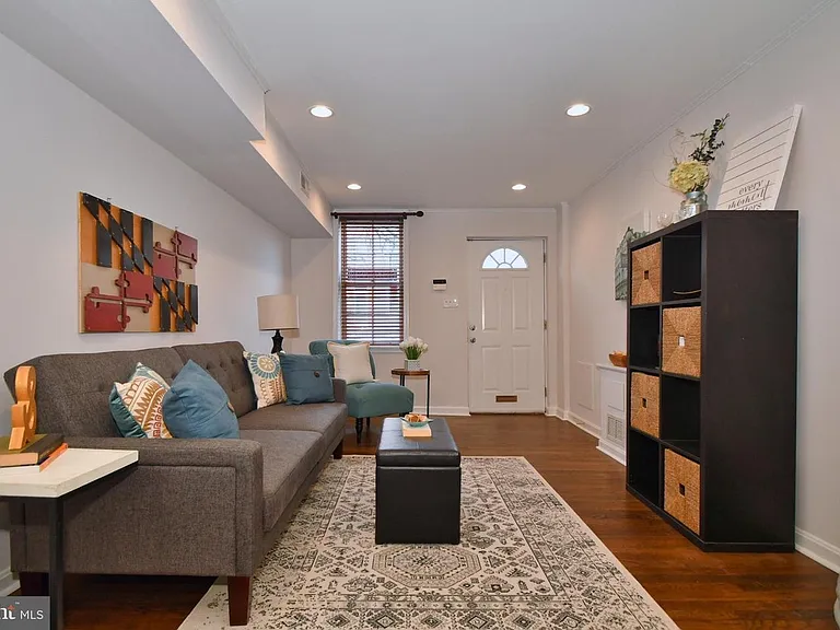 3017 Hudson St — Photo 4