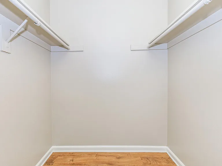 Regency Plaza Apartment Homes — Photo 35