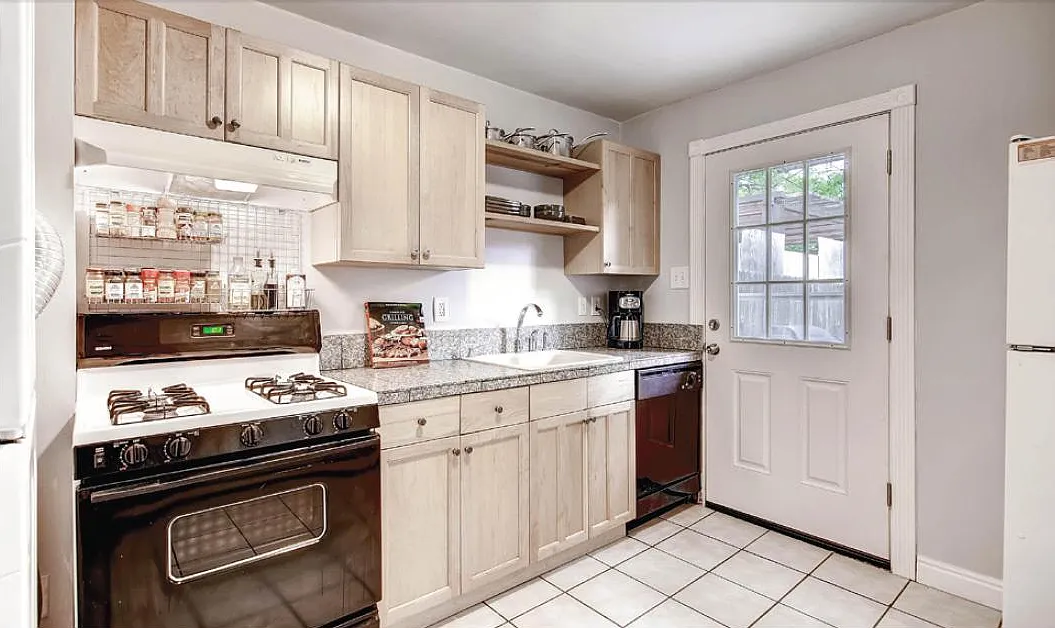 1 bed, 649 sqft, $1,850 — Photo 3