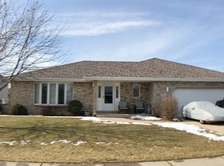 19920 Green Meadows Pkwy, Mokena, IL 60448