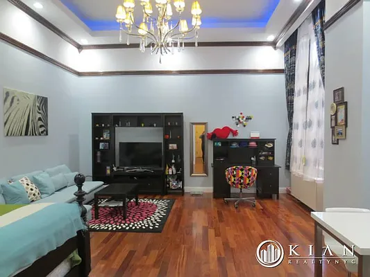 Rented by Kian Realty | media 1