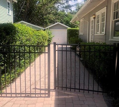 3rd image of 3211 W Palmira Ave