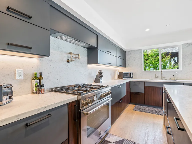 Modern kitchen with everything you need to whip up a meal.