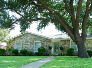 1600 Elizabeth Dr, Carrollton, TX 75007