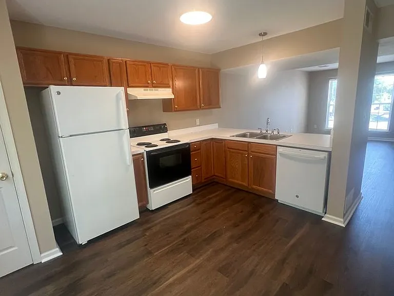 18-21 Eastwick Ln — Photo 2
