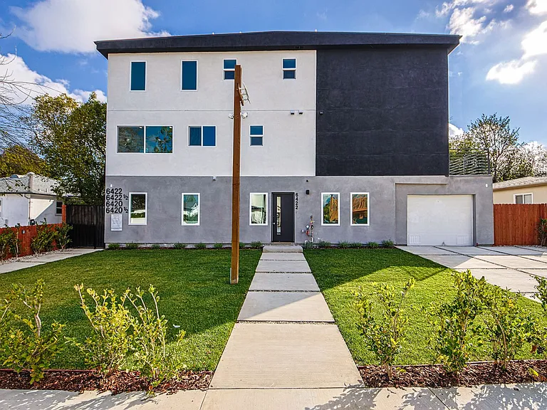 Luxury 3 & 4 Bed Townhomes a Short Walk to Topanga Village! — Photo 16
