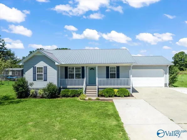 244 Maplewood Ln, Albertville, AL 35950