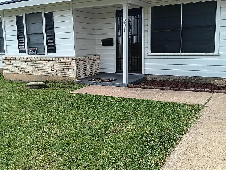 201 Altamesa Blvd — Photo 1
