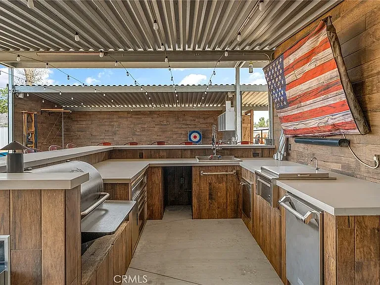 Barn Bar