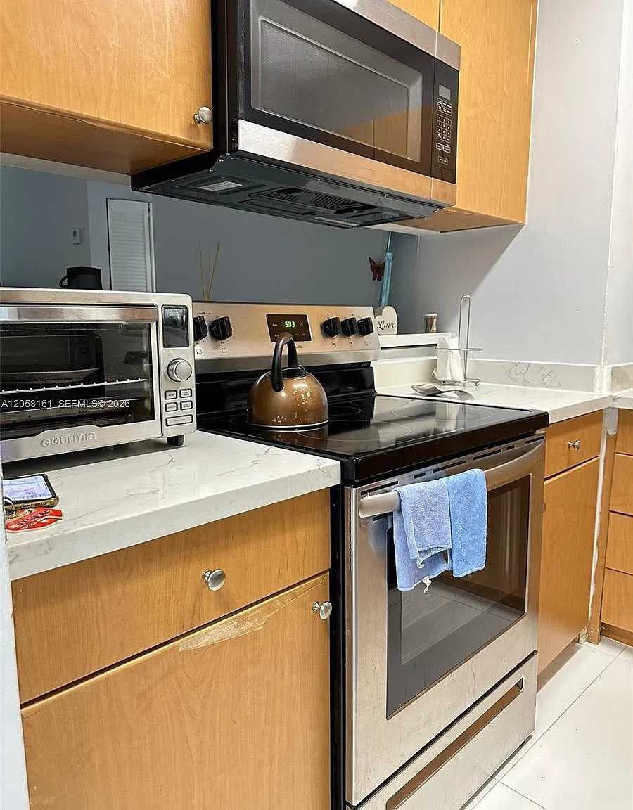 Biscayne Cove Condo — Photo 2