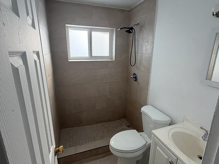 1434 SW 33rd St #1 — Photo 6